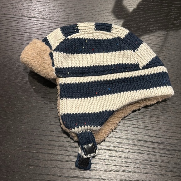 NWT Oshkosh B’gosh Kids 2T-4T Trapper Sherpa Winter Hat Knit Velcro Clasp - Picture 6 of 7